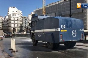 مصالح الأمن تواصل عملية تطهير وتعقيم شوارع العاصمة لمكافحة تفشي فيروس كورونا