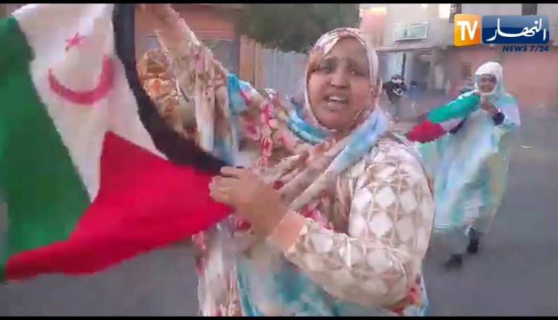 النساء الصحراويات يحيين اليوم العالمي للمرأة بطريقتهن الخاصة ويتخطين الحصار المفروض