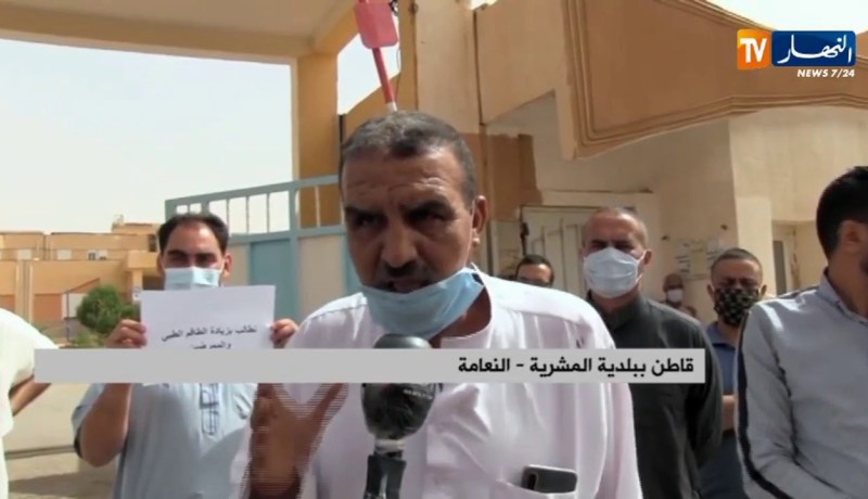 النعامة: سكان بلدية المشرية يحتجون امام مستشفى الإخوة شنافة