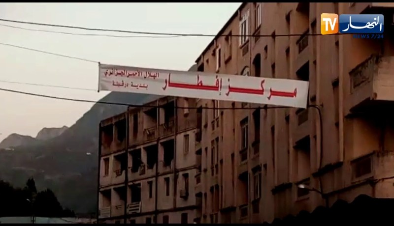 بجاية: شاهد توافد عابري السبيل على مطعم الرحمة التابع للهلال الأحمر الجزائري لبلدية درقينة