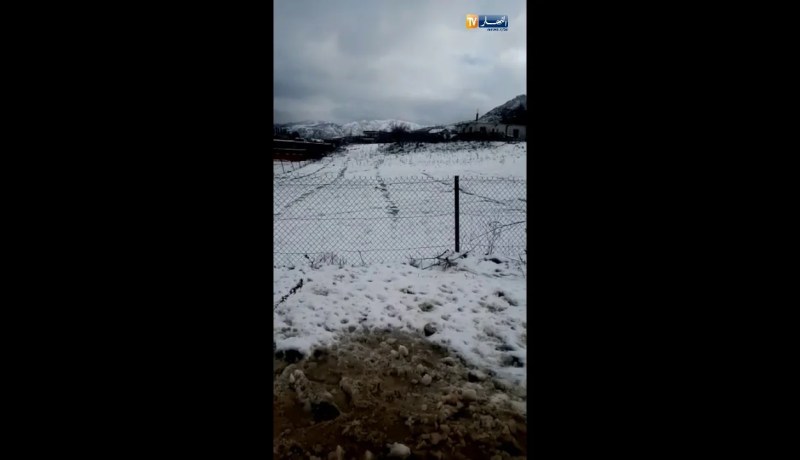 مشاهد لكميات الثلوج المتساقطة بأعالي بلدية بوراوي الجبلية بجيجل