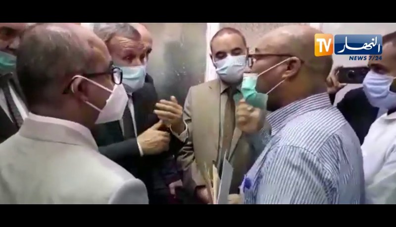 البيض شاهد ممثل عن جمعية صحية يتحدث للوزير عن بعض مشاكل المستشفى بالولاية