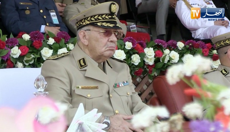 دفاع: الفريق أحمد قايد صالح في زيارة عمل وتفتيش إلى ن.ع.4 بورقلة