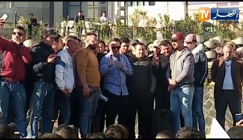 غاني مهدي في جولة بتيزي وزو لجمع التوقيعات