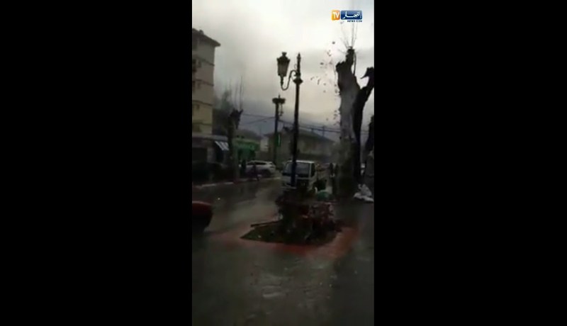 شاهد… مسبوق قضائيا  يضرم النار في جسده