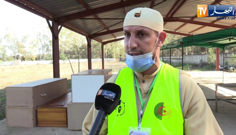 مجتمع: مع إرتفاع وفيات كورونا.. جمعيات تتطوع لصنع صناديق خاصة بدفنهم