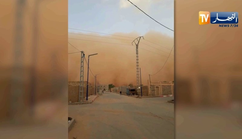 تمنراست: العاصفة الرملية “النقوية” تجتاح منطقة عين قزام