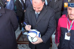 بدوي يكرم لاعبي بلدية وهران وبجاية