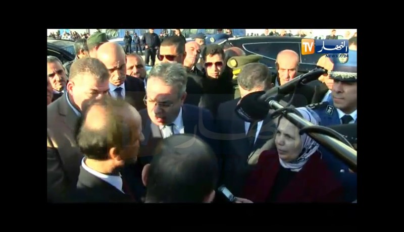 وزير السكن يبدي استياءه و يعطي تعليمات لرئيس دائرة عين تموشنت من اجل الافراج عن القائمة