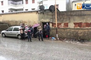 سكيكدة: إنهيار أسقف سكنات قديمة بسبب الأمطار وسكانها يخرجون إلى الشارع