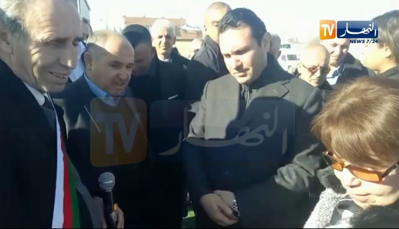 شاهد.. والية غليزان توبخ المسؤولين بسبب عدم احترام معايير انجاز ملعب بلدي بوادي ارهيو