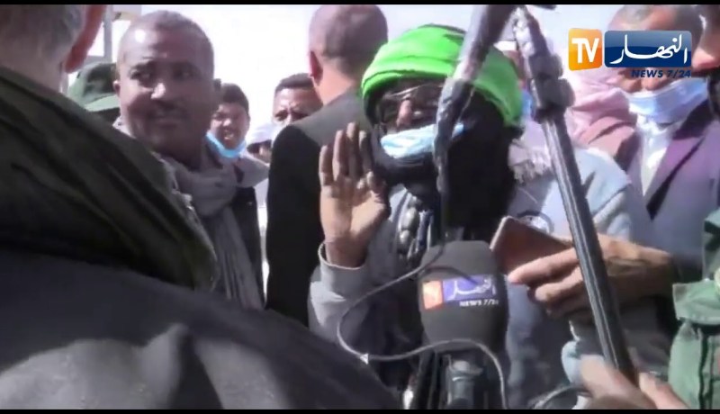 شاهد ..هكذا واجه مواطن مدير الصندوق الوطني لتأمين على البطالة أمام والي تمنراست