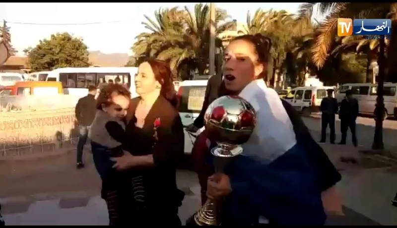 فتيات آقبو يحتفلن بالتتويج بكأس الجمهورية !!