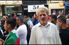 مواطنون يهتفون بوزير العدل في وهران “زغماتي أضرب أضرب”