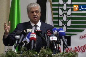 سلال: “بوتفليقة ما يهموش الكرسي..ما حبش يخلي الجزائر في وسط الطريق”