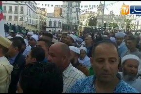 مسيرة حاشدة في وهران بمناسبة ذكرى أول نوفمبر دعما للجيش