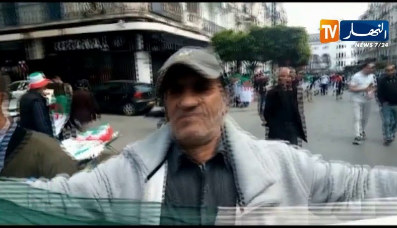 حراك شعبي: رايات وطنية تروي قصص الثورة والإستقلال