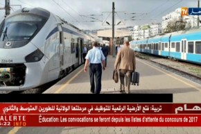 السفير الفرنسي بالجزائر يسافر من الجزائر إلى وهران على متن القطار الجديد كوراديا