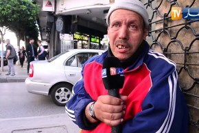 مجتمع: سعيد.. يعطر مسامع المارة بتلاوة القرآن في الشارع