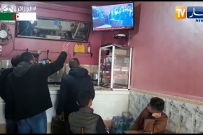 مواطنون بميلة يتابعون محاكمة رؤوس الفساد عبر قناة النهار