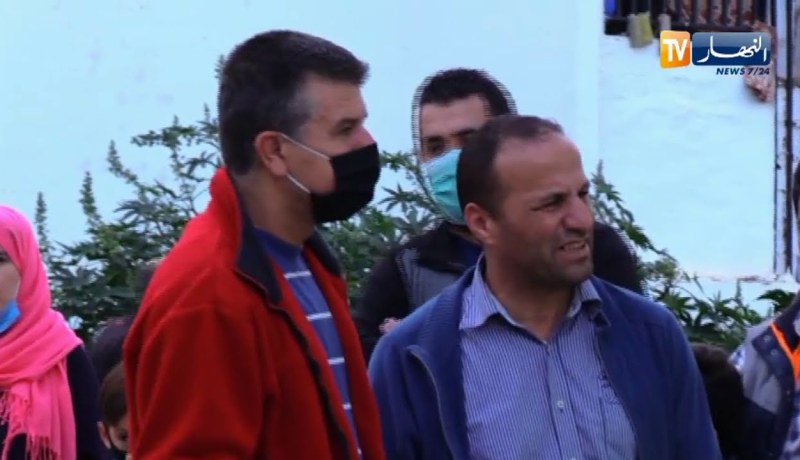 البروتوكول الصحي يفرض على الأولياء عدم التجمع عند مدخل المدرسة