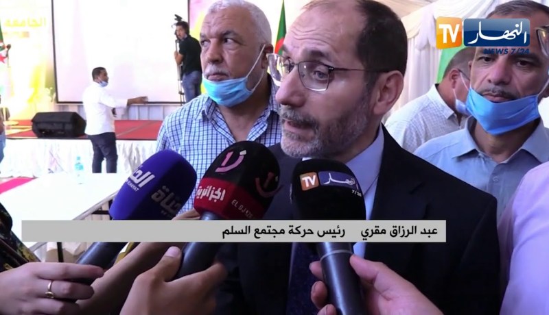 الأحزاب السياسية تضبط أجندتها تحسبا للإستفتاء الدستور