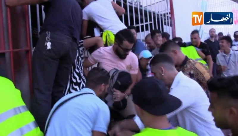 فوضى وسوء التنظيم يعكران الحفل الفني والتاريخي للفنان العالمي “سولكينغ”