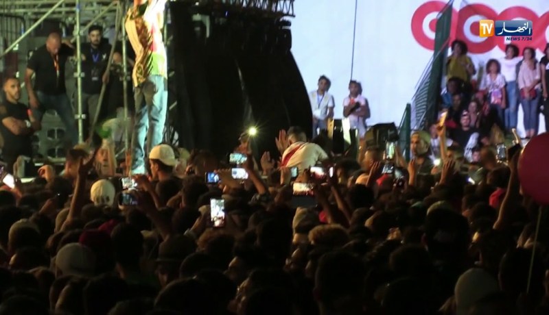 “سولكينغ” يٌخرج طفل من بين الجمهور..”أنت ماراك تشوف والو”