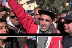 سطيف: تجار الطاولات يحتجون بعد منعهم من البيع على حافة الطريق بشارع دبي