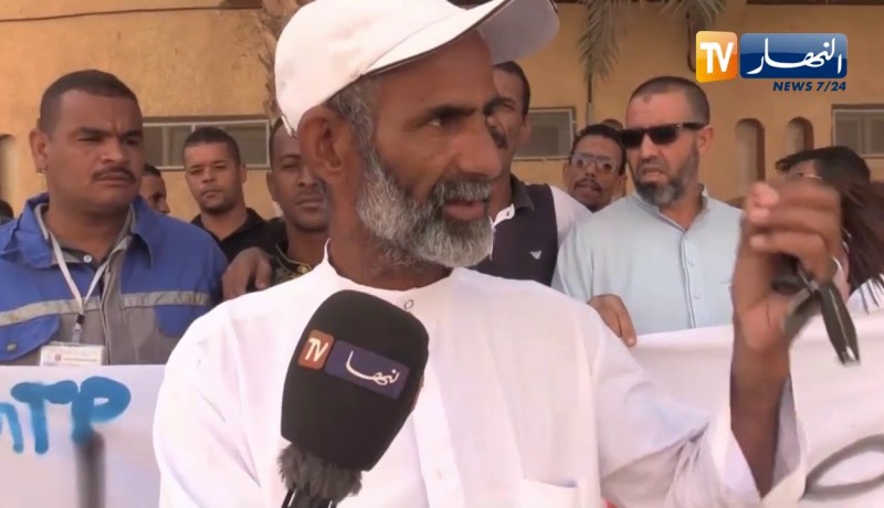 عمال مطرودون من شركة “جي تي بي” يحتجون امام مقر ولاية ورقلة مطالبين بالرجوع الى مناصبهم