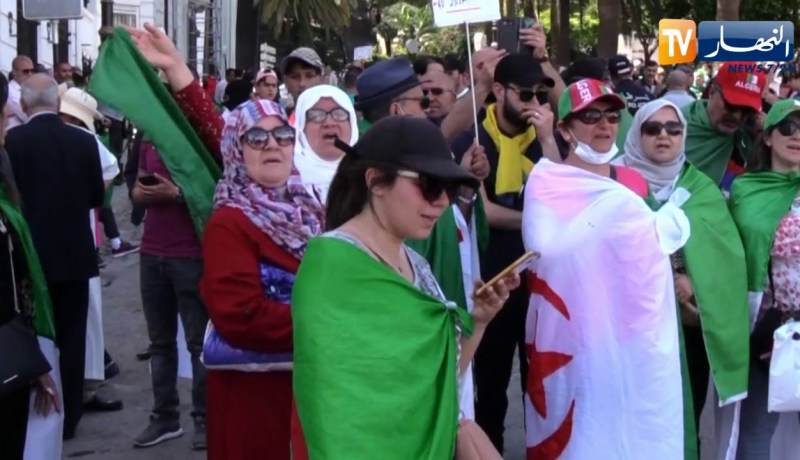 العاصمة: الجزائريون ينزلون للشارع في الجمعة 13 مطالبين برحيل رموز النظام