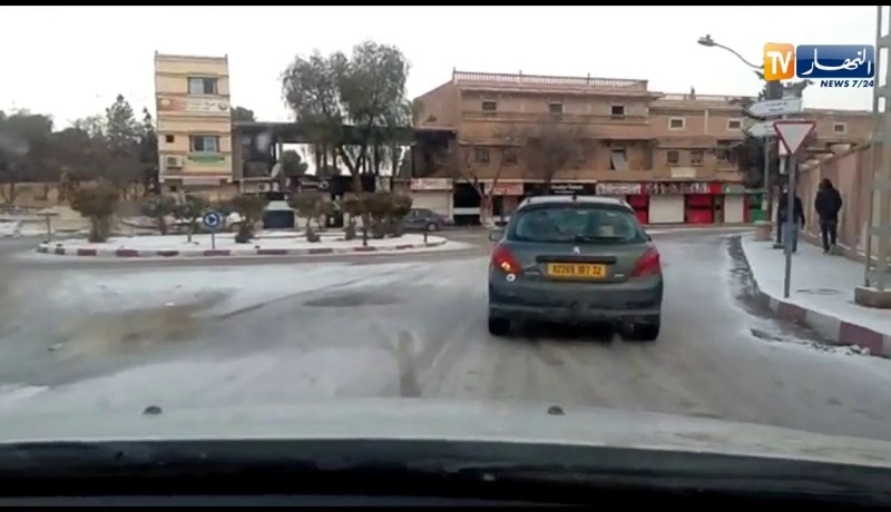 البيض : صعوبات في السير بسبب الثلوج و موجة الصقيع