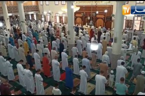 غرداية:  باحترام البروتوكول الصحي هكذا أقام المواطنون صلاة العيد