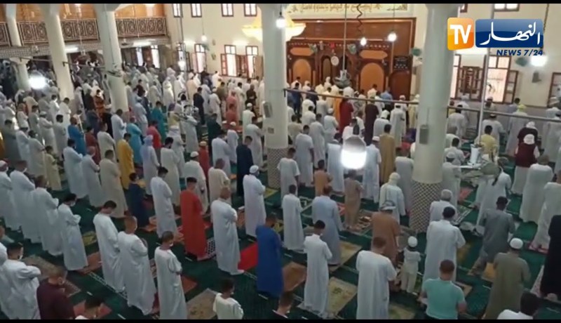 غرداية:  باحترام البروتوكول الصحي هكذا أقام المواطنون صلاة العيد