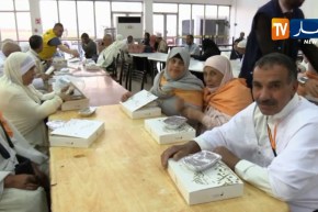 مجتمع: إفطار المعتمرين.. مبادرة ترسم أجواء روحانية على موائدهم