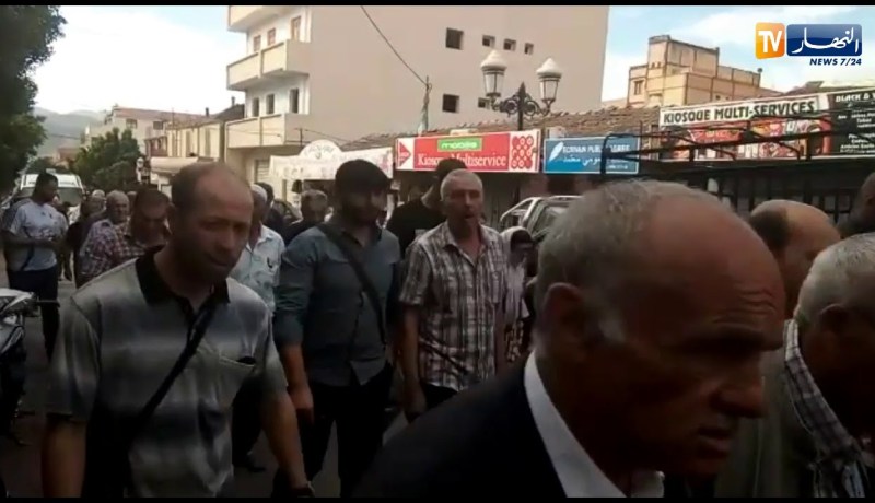 هكذا أحيت الأسرة الثورية ببلدية تزمالت ذكرى إستشهاد 14 مواطنا قتلوا دهسا بدبابة الجيش الفرنسي