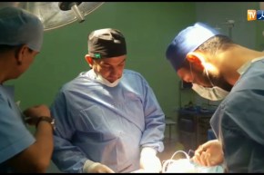 طاقم طبي شاب يجري اول عملية جراحية لاستئصال الحنجرة بمستغانم