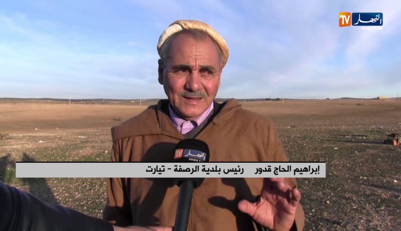 تيارت/ “الحاج قدور”…رئيس بلدية لا يستغنى عن الفلاحة ولباس الجلابة والشاش