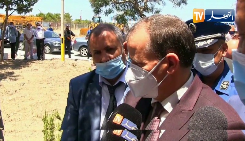 “كمال رزيق :” الحاويات يجب أن تُراقب وتُفتح بعد خروجها من الميناء