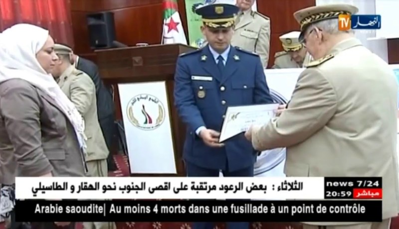 دفاع: تسليم جائزة الجيش الوطني الشعبي لأفضل عمل علمي وثقافي