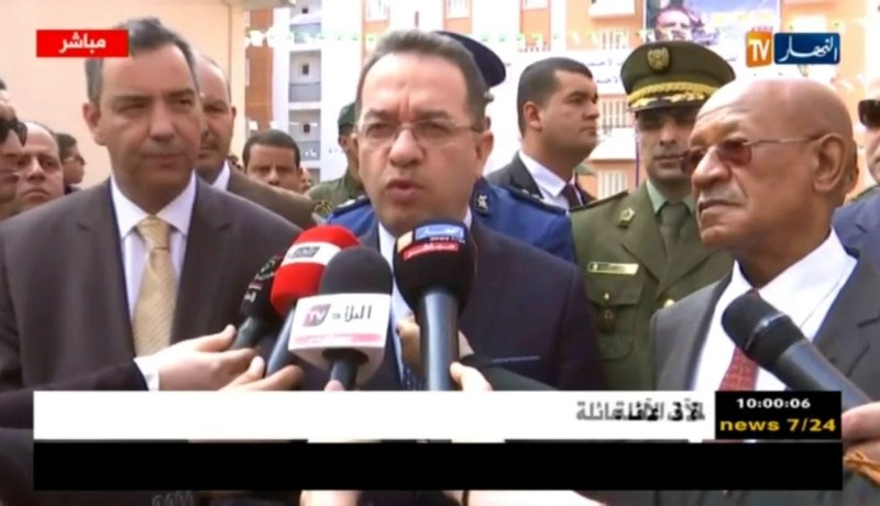 وزير العمل يشرف على عملية توزيع السكنات ببلدية السحاولة