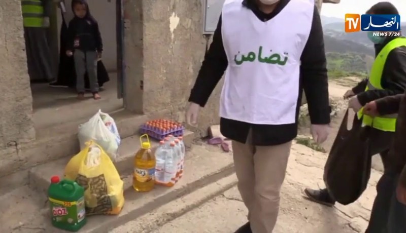 البويرة : تقديم مساعدات غذائية من خلال خرجات ميدانية لبعض المناطق المحرومة