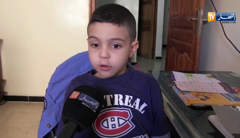 أم البواقي/ التلميذ آدم..إلتهاب المفاصل يحول حياته إلى مأساة بعين البيضاء