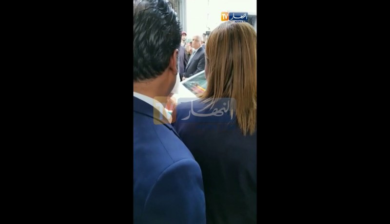 بن غبريت تسوي وضعية إمرأة قاطعتها لطلب المساعدة !!