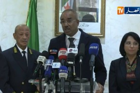 ندوة صحفية لوزير الداخلية “نور الدين بدوي” بمناسبة اليوم الوطني للبلدية