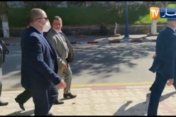 شــــاهد.. لحظة دخول وزير البريد إلى مقهى شعبي في بومرداس