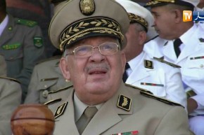 دفاع: الفريق أحمد قايد صالح في زيارة عمل و تفتيش إلى بشار