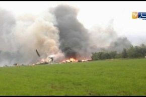 مشاهد مقربة من حادث سقوط الطائرة العسكرية