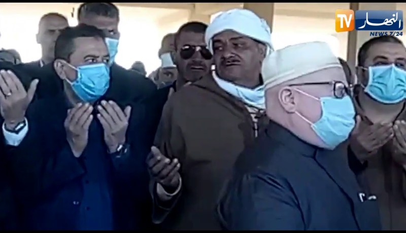 تشييع جنازة الإمام وزوجته و3 من أبنائه في مقبرة قصر الشلالة بتيارت