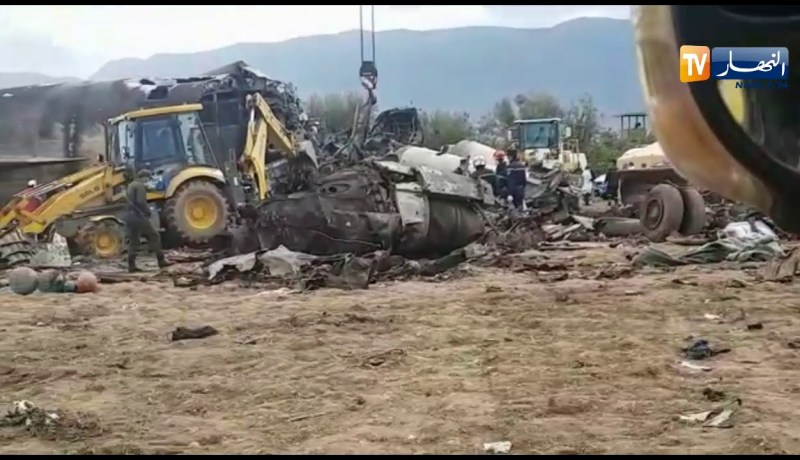 البليدة: شاهد حطام الطائرة العسكرية التي سقطت